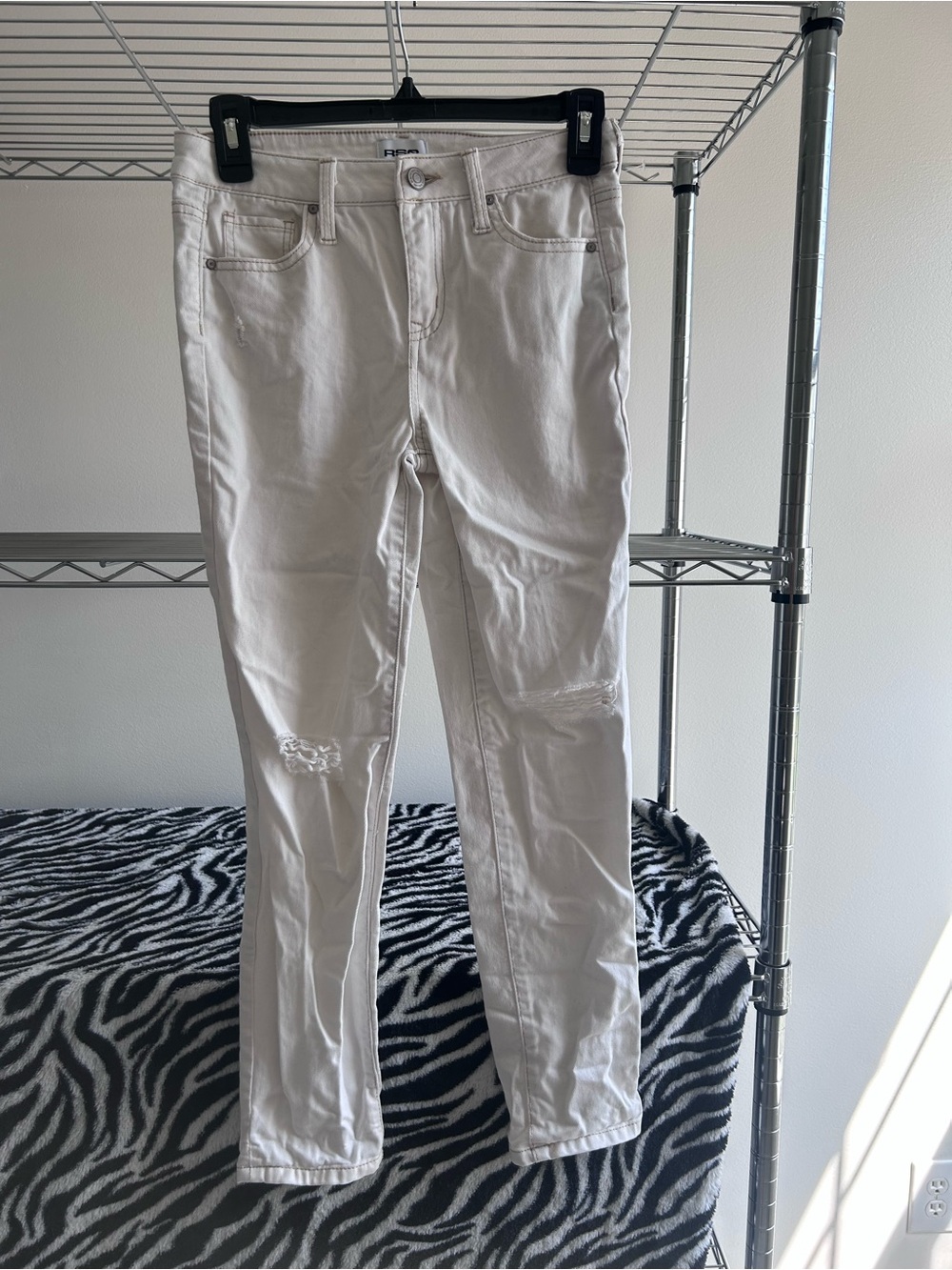 RSQ Cream Juniors Distressed Skinny Jeans Size Fit Like 00